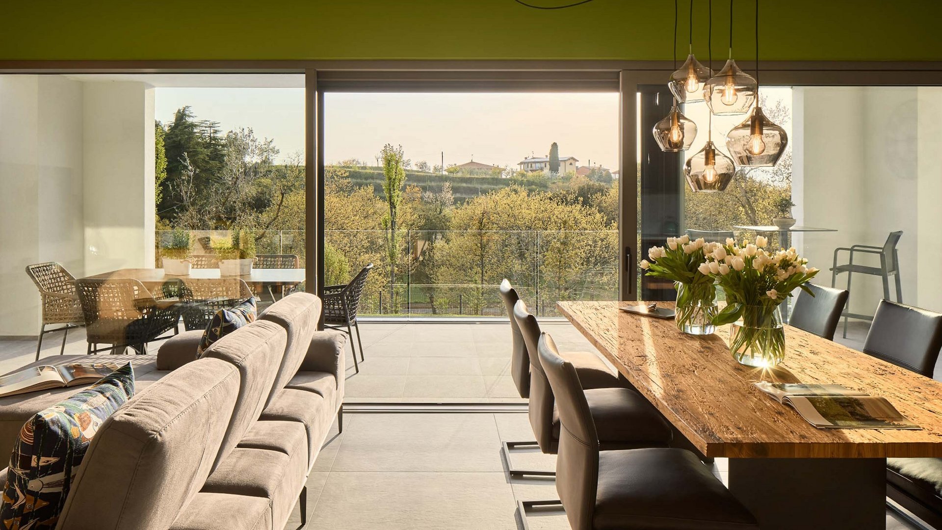 Villa di lusso sul Lago di Garda: un’esclusiva oasi di quiete Villa di lusso sul Lago di Garda: un’esclusiva oasi di quiete