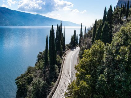 Villa di lusso sul Lago di Garda: un’esclusiva oasi di quiete Villa di lusso sul Lago di Garda: un’esclusiva oasi di quiete