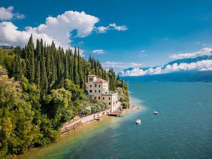 Villa di lusso sul Lago di Garda: un’esclusiva oasi di quiete Villa di lusso sul Lago di Garda: un’esclusiva oasi di quiete