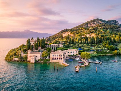 Villa di lusso sul Lago di Garda: un’esclusiva oasi di quiete Villa di lusso sul Lago di Garda: un’esclusiva oasi di quiete