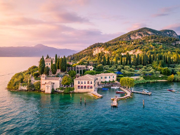 Costermano near Lake Garda: a strategic location Costermano near Lake Garda: a strategic location